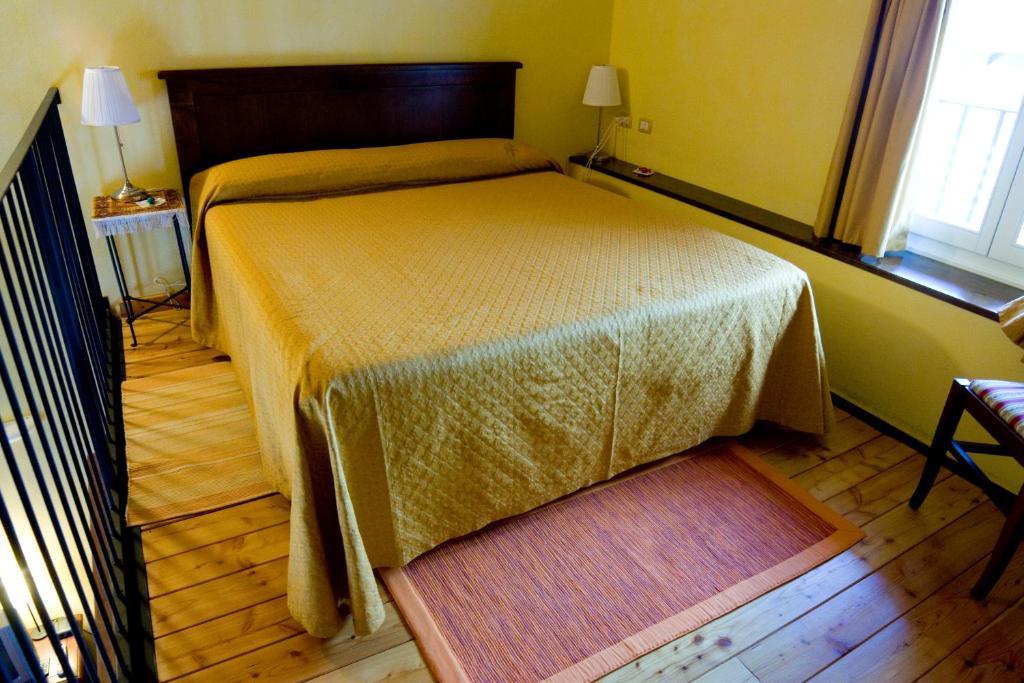 Locanda La Casetta Angera Habitación foto